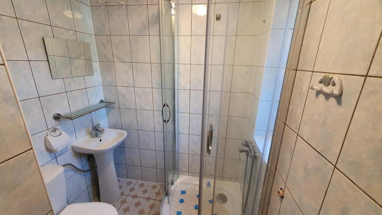 "U Izy" Pokoje Goscinne I Przyczepy Campingowe Mielno  Eksteriør billede